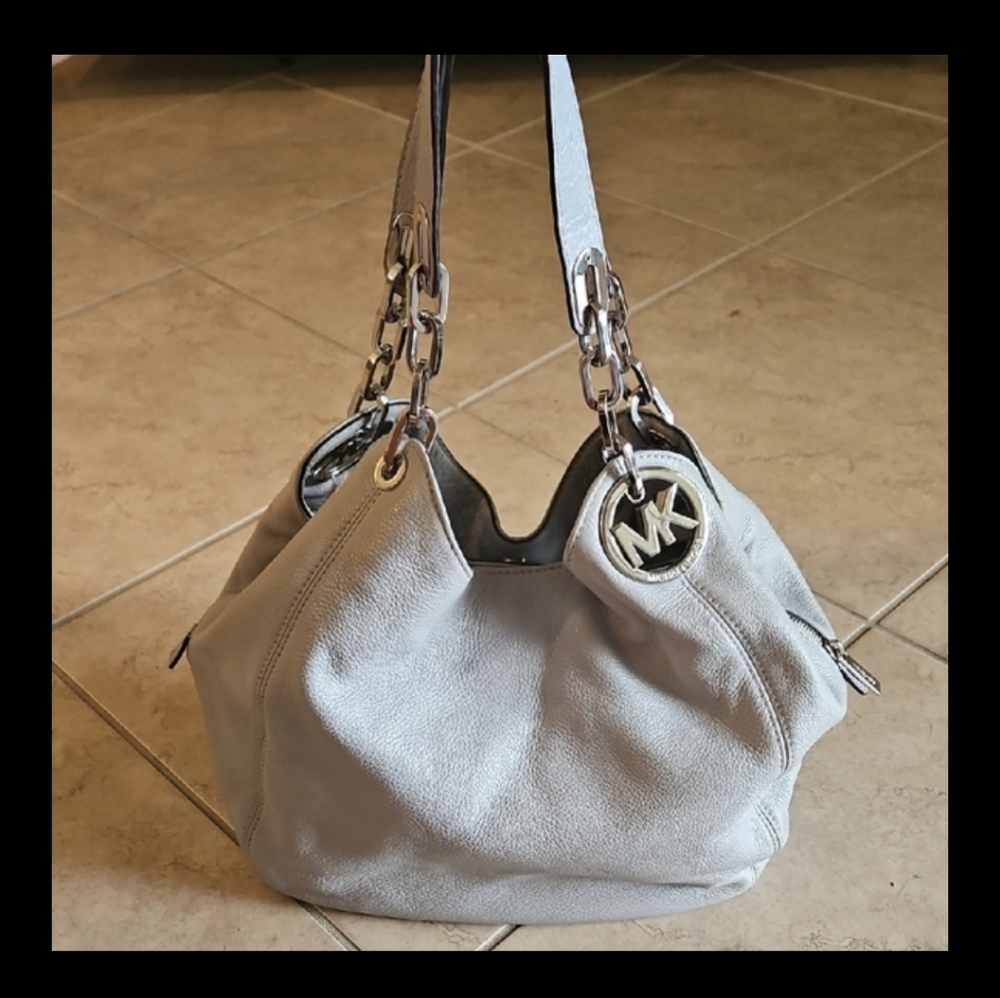 Michael Kors Silver Shoulder Bag with Elegant Design